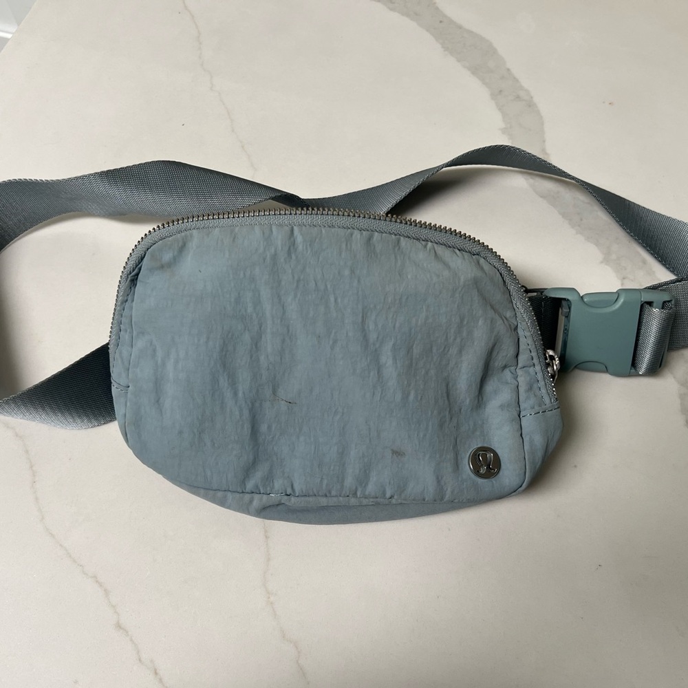 Lululemon Everywhere Belt Bag